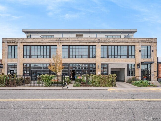 Primary Photo - 460 W Canfield St