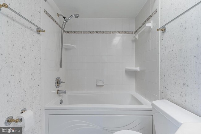 Building Photo - 2817 S Woodrow St