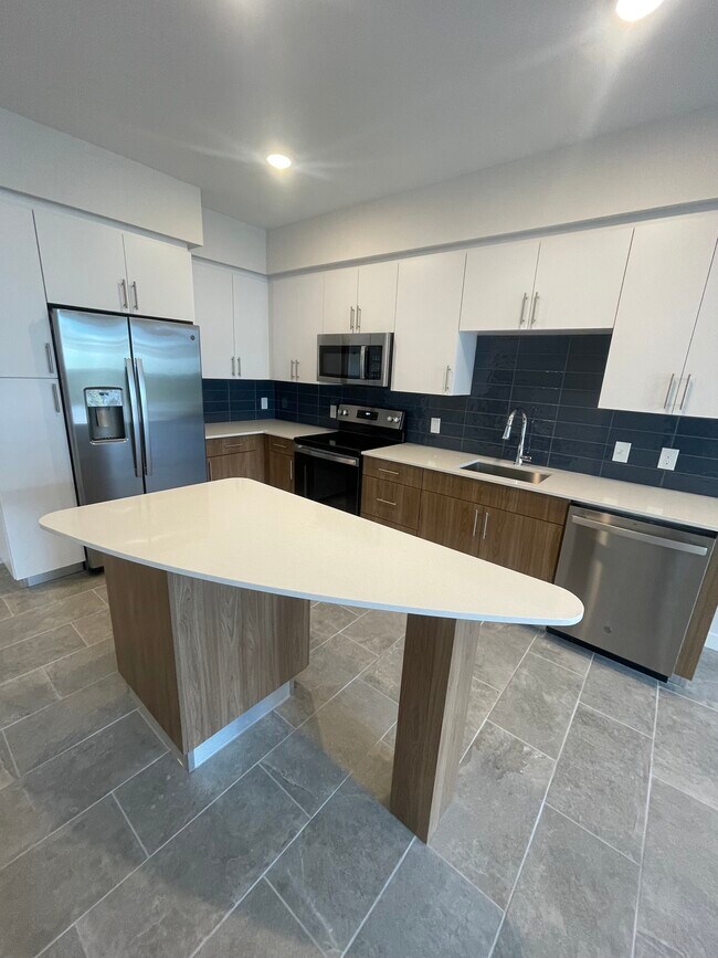 Building Photo - 710 SE 22nd St