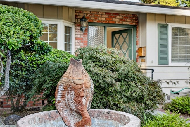 Building Photo - Single-Story Walnut Creek Home Near Top-Rated Schools, BART & Shopping