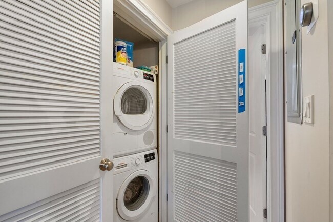 Building Photo - 64-66-66 Salem St