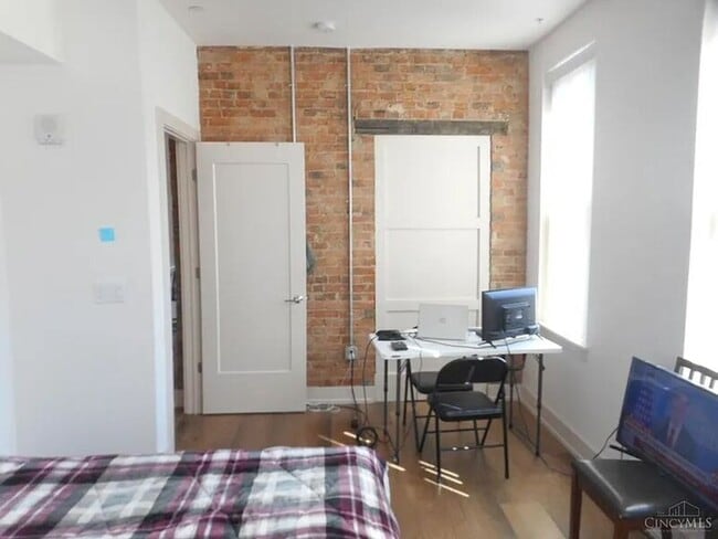 Building Photo - 26 E 15th St