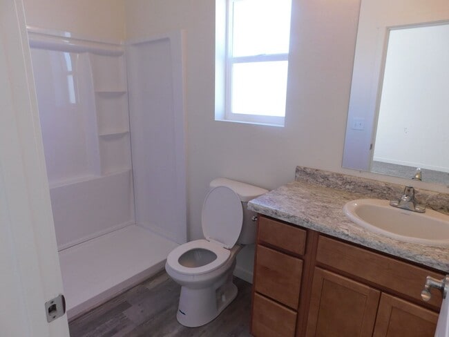 Building Photo - WALKING DISTANCE TO COMMUNITY