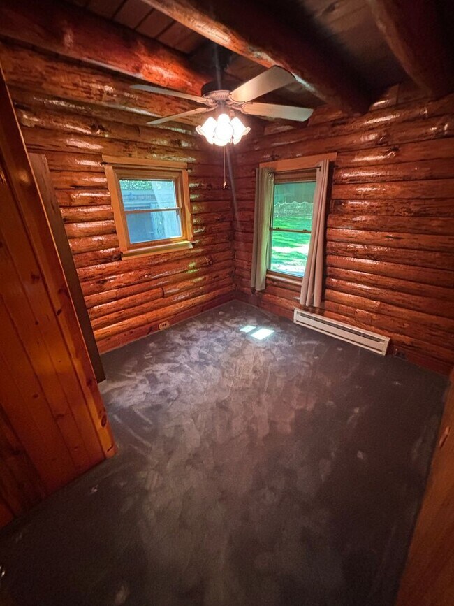 Building Photo - Log home in quiet setting