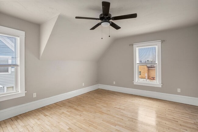 Building Photo - 3 Bedroom Fond Du Lac House