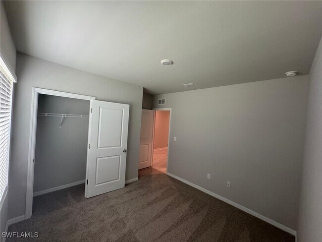 Building Photo - 5015 Montrose Ln