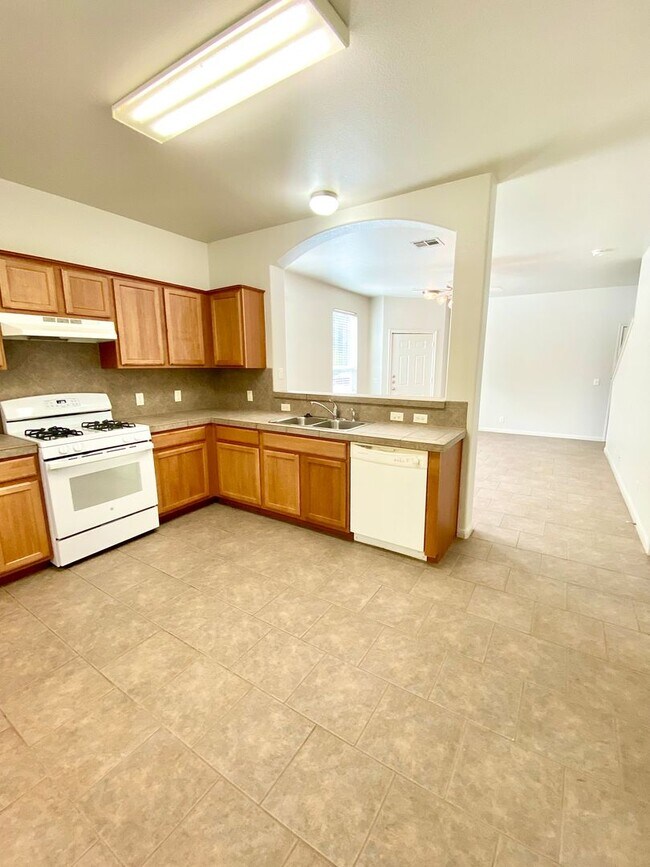Building Photo - Austin Duplex Available for lease
