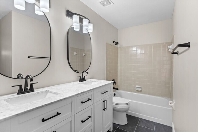 Building Photo - St Charles Area Townhouse