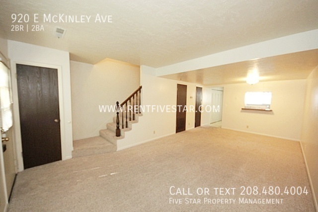 Building Photo - Spacious McKinley Townhome Available! Visi...