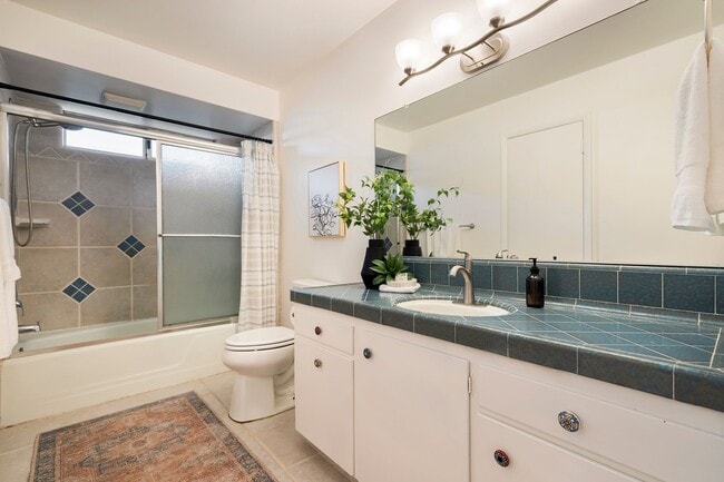 Building Photo - 1096 Corino Real Ct
