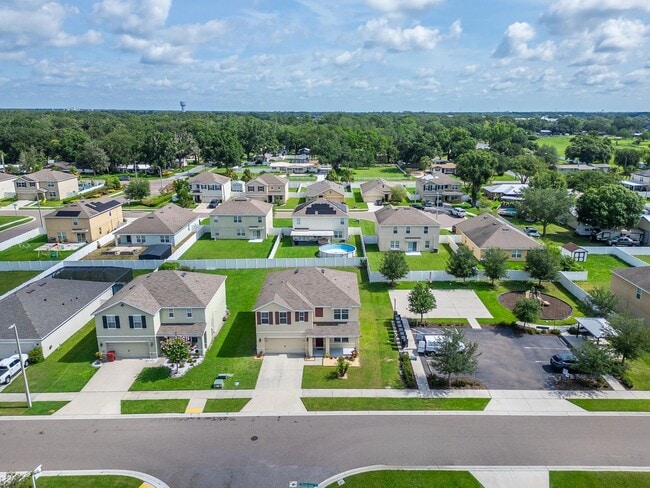 Building Photo - Stunning 5 bed/ 2 bath