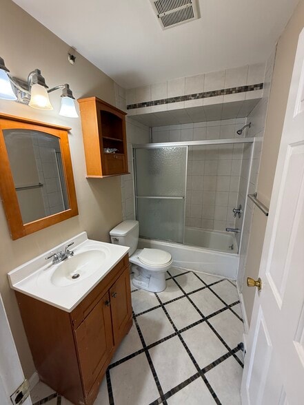 Building Photo - 74-78 Hammond Ave