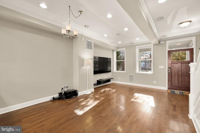 Building Photo - 912 I St NE