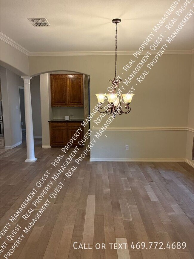 Building Photo - 3731 Edgewood Ct