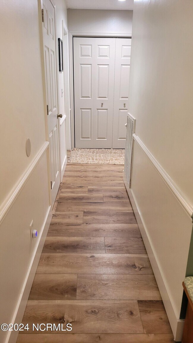 Building Photo - 1720 Longleaf Dr E