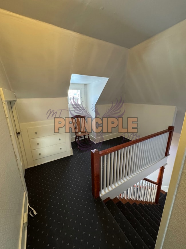 Building Photo - Charming Three-Bedroom Home with Garage and Yard