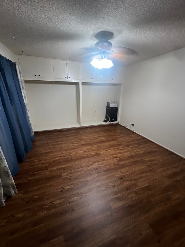 Room number 1 fax line available - 226 W Avenida Palizada