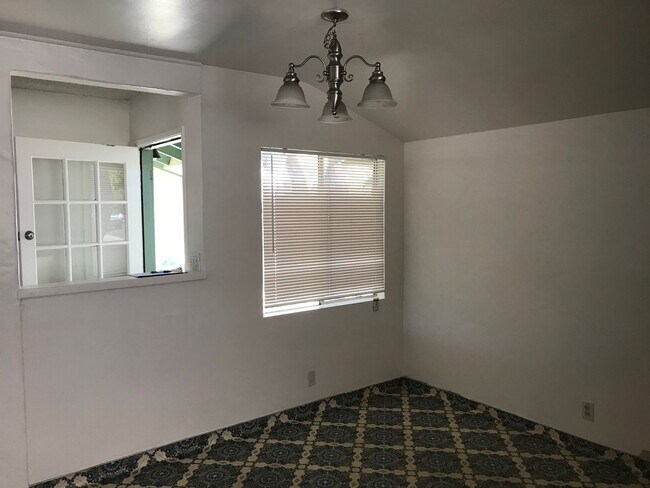 Building Photo - Great Home Near Cal Poly!