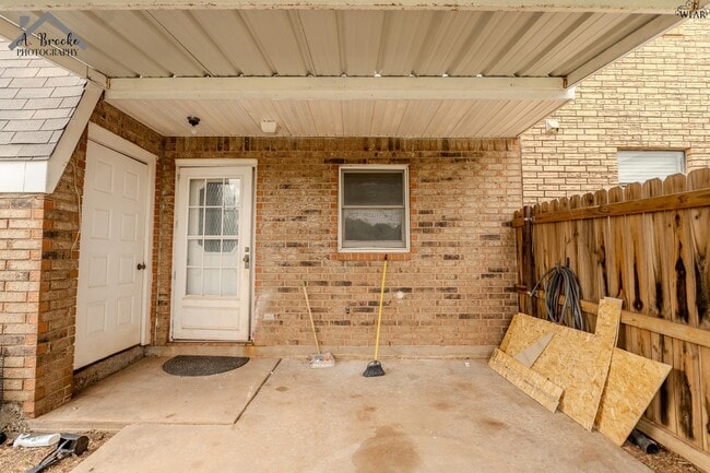 Building Photo - 1215 N Pacific Ave