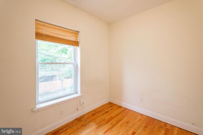 Building Photo - 1538 Christian St