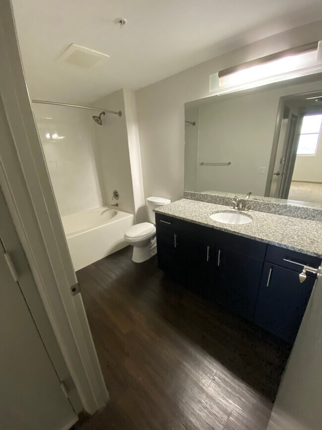 Building Photo - 7951 NE Bayshore Ct