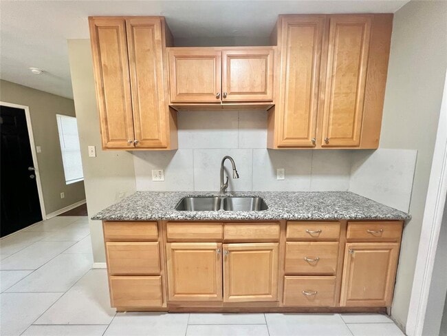Building Photo - 8850 Glen Meadow Ln