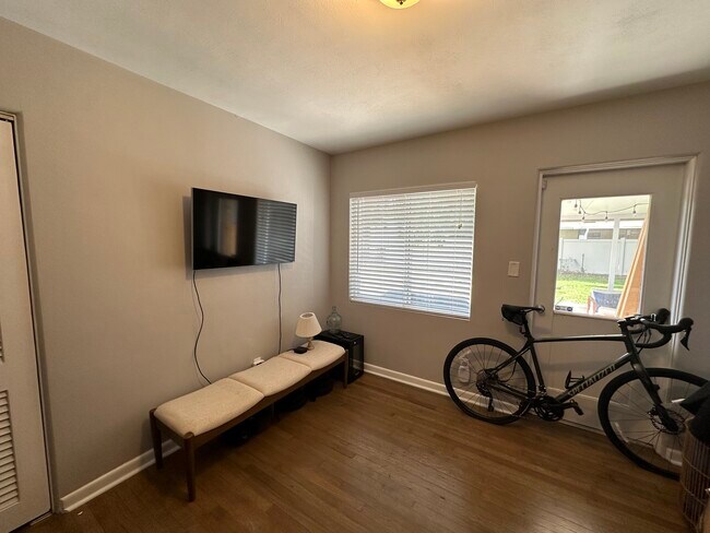 Guest bedroom 2 - 511 Lake Shore Dr