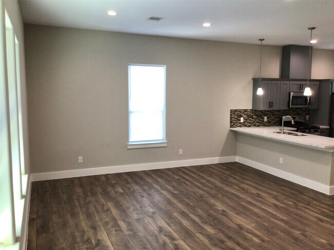 Building Photo - 2109 Marnel Rd