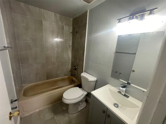 Building Photo - 395 SW 15th St