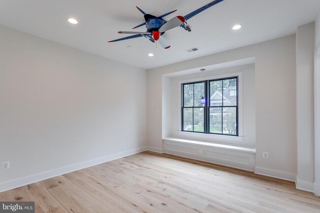 Building Photo - 5615 McLean Dr