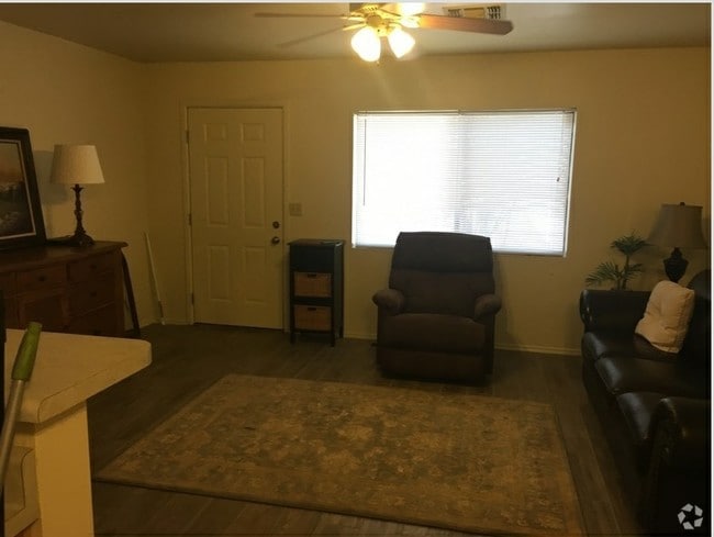Interior Photo - 1821-1827 S Jefferson Ave