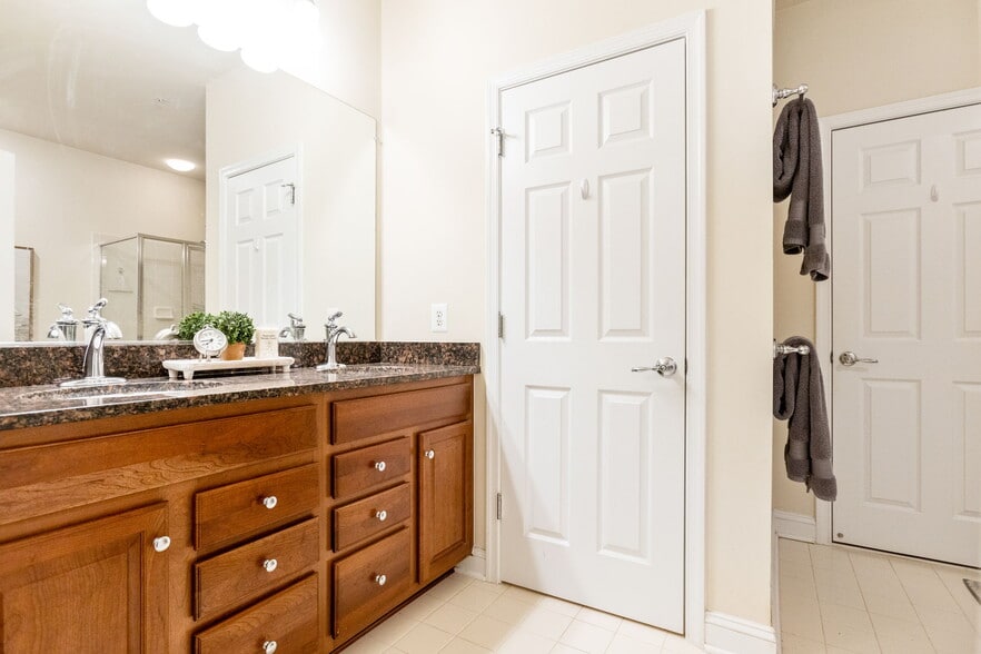 Building Photo - 20657 Sibbald Sq