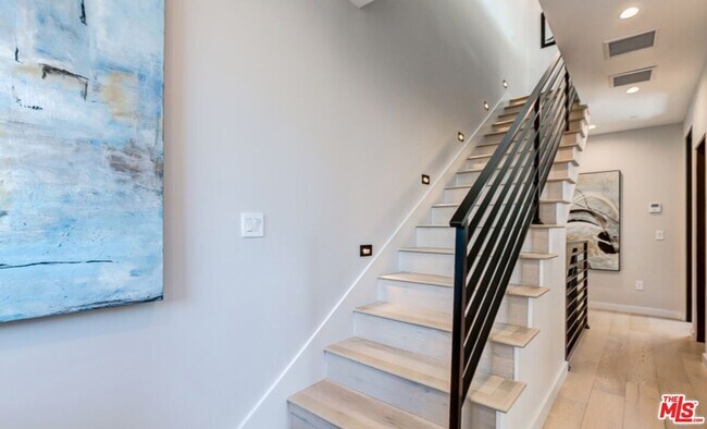 Building Photo - 4429 Tujunga Ave