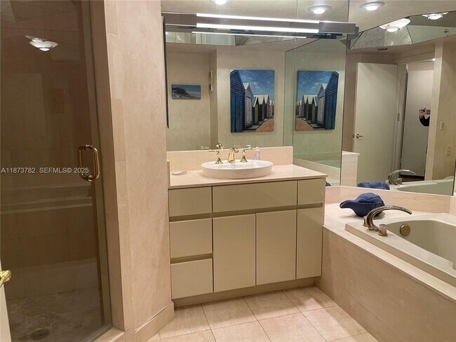 Building Photo - 3000 Island Blvd