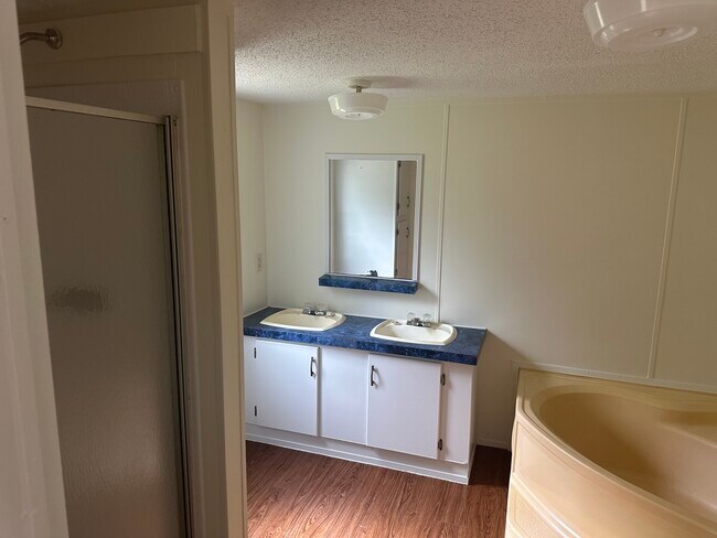 Building Photo - 153 Baywood Trail