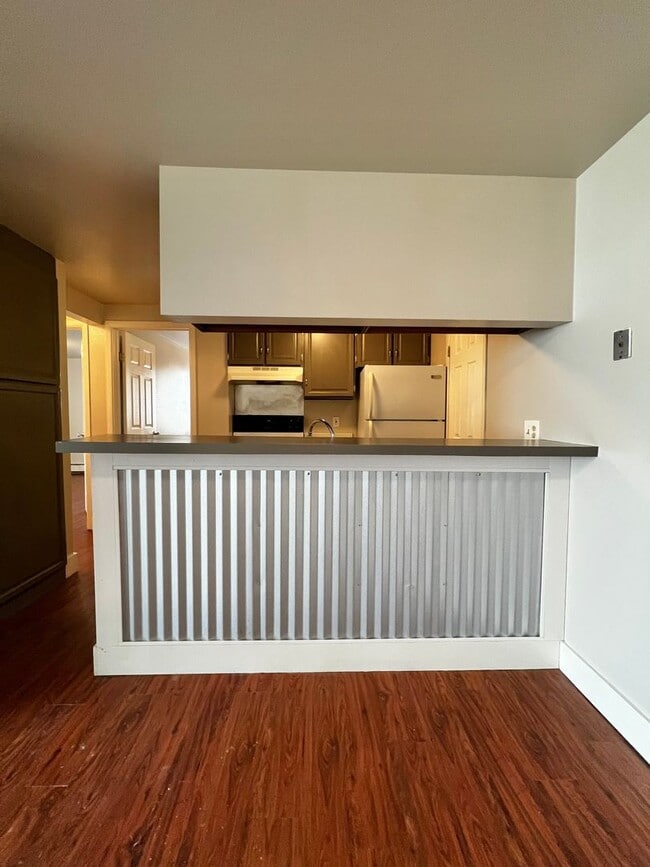 Building Photo - Robertson1001 (KC-JF-NB)