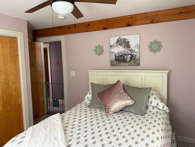 Building Photo - 57 Meetinghouse Rd