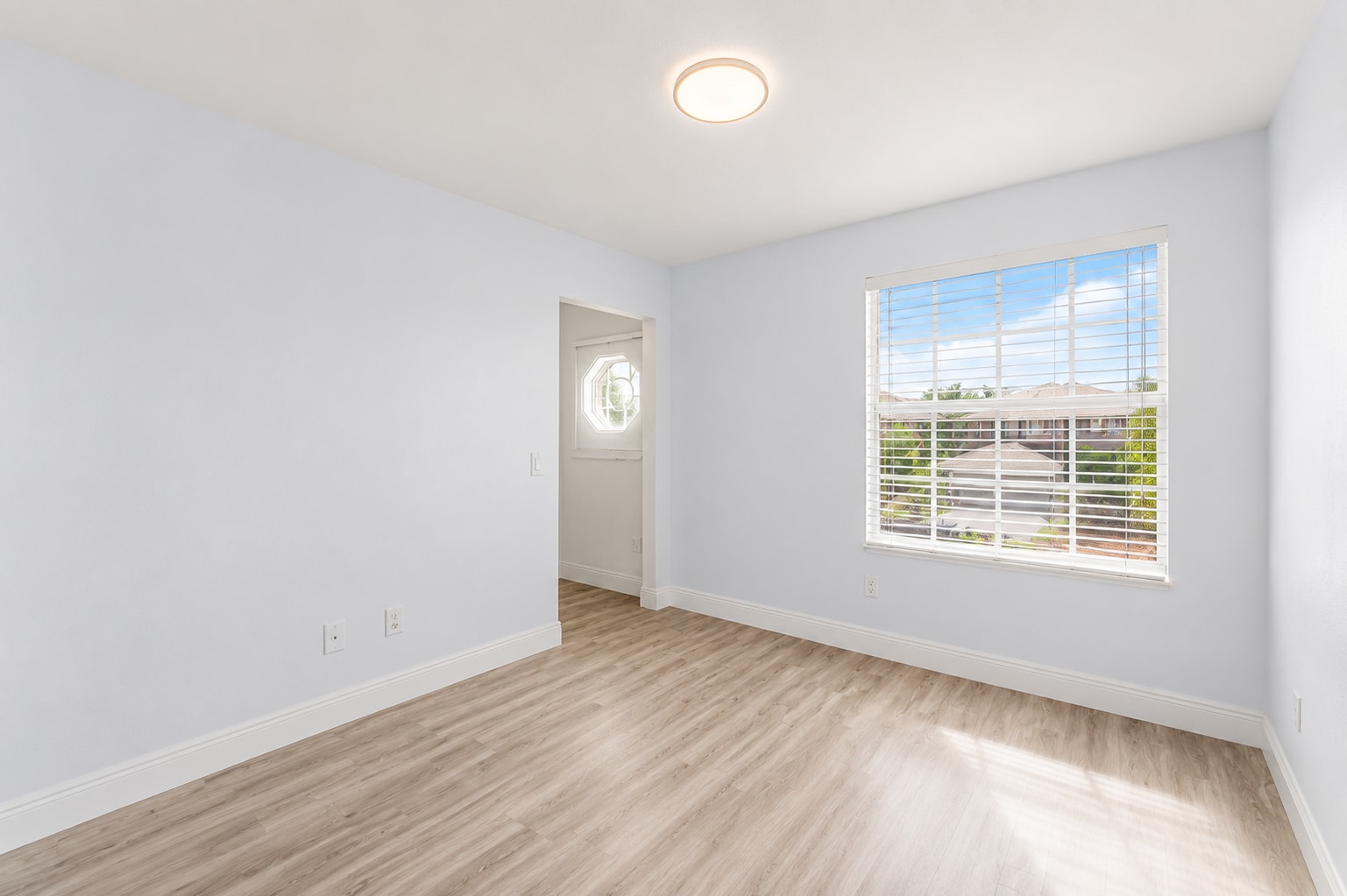 Building Photo - 5477 Queenship Ct