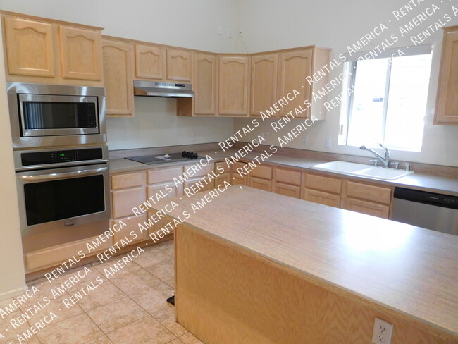 Building Photo - 5747 N 105th Ln