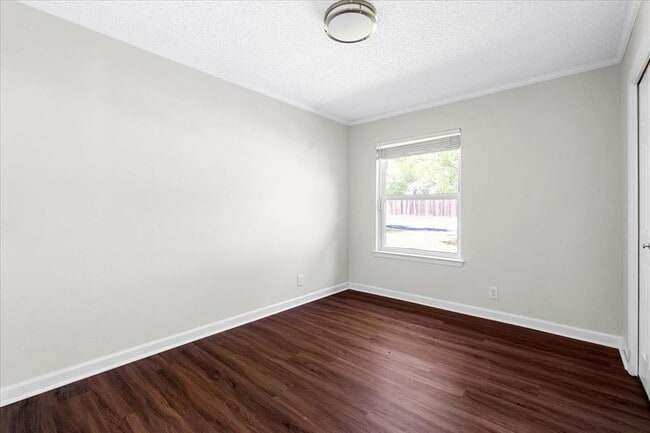 Building Photo - 2501 Redleaf Ln
