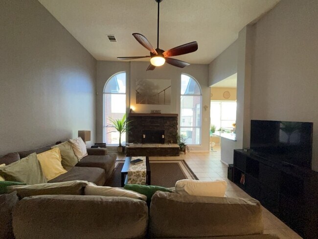 Building Photo - 2818 Pecan Meadow Dr