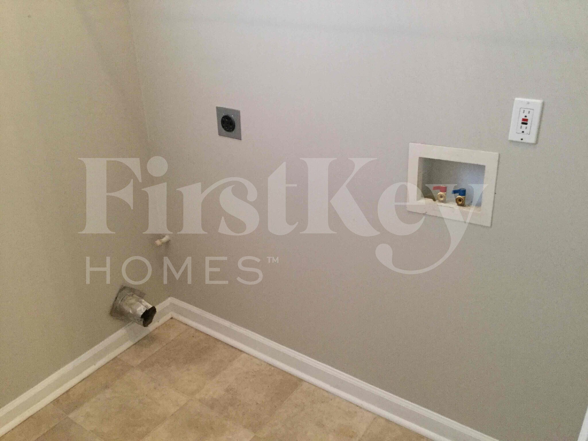 Building Photo - 5243 Round Table Dr