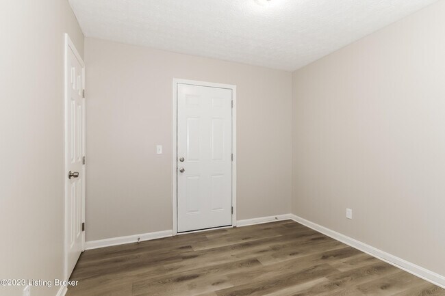 Building Photo - 10418 Pinoak View Dr