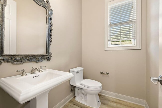 Building Photo - 3508 Red River St