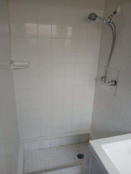 Building Photo - 2900 Sunshine Blvd