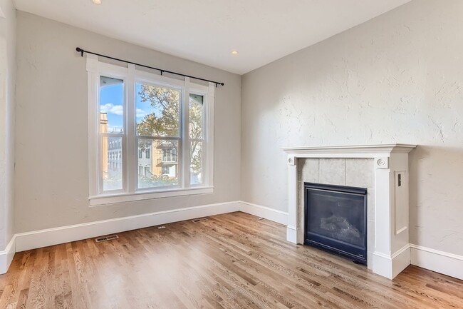 Building Photo - Stunning 4 bedroom, 4 bathroom home near Sloan's Lake!