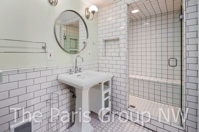 Building Photo - Adorable 3br, 2ba West Seattle Remodel * B...