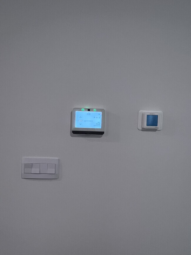 Building Photo - 6092 Knickerbocker Street