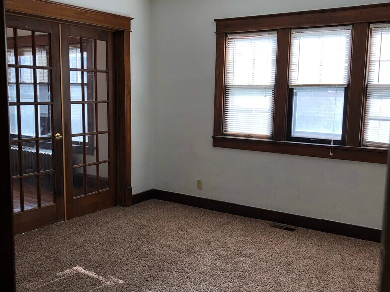 Building Photo - 1048 37th St