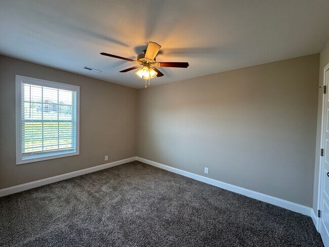 Building Photo - Gorgeous, Like New Home For Rent in Sango!